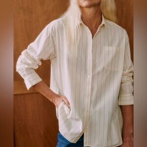 Sézane Max Shirt Button-Up Shirt in Color White Fine Dark Navy Stripes